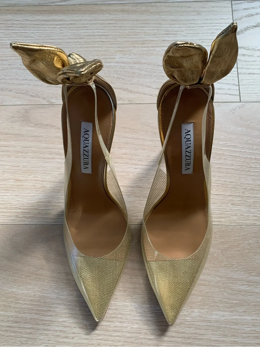 Aquazzura Bow Tie Plexi 105 Pumps Gold NWT Size 40 IT - Picture 3 of 8